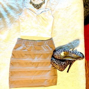 Cream mini skirt🎄